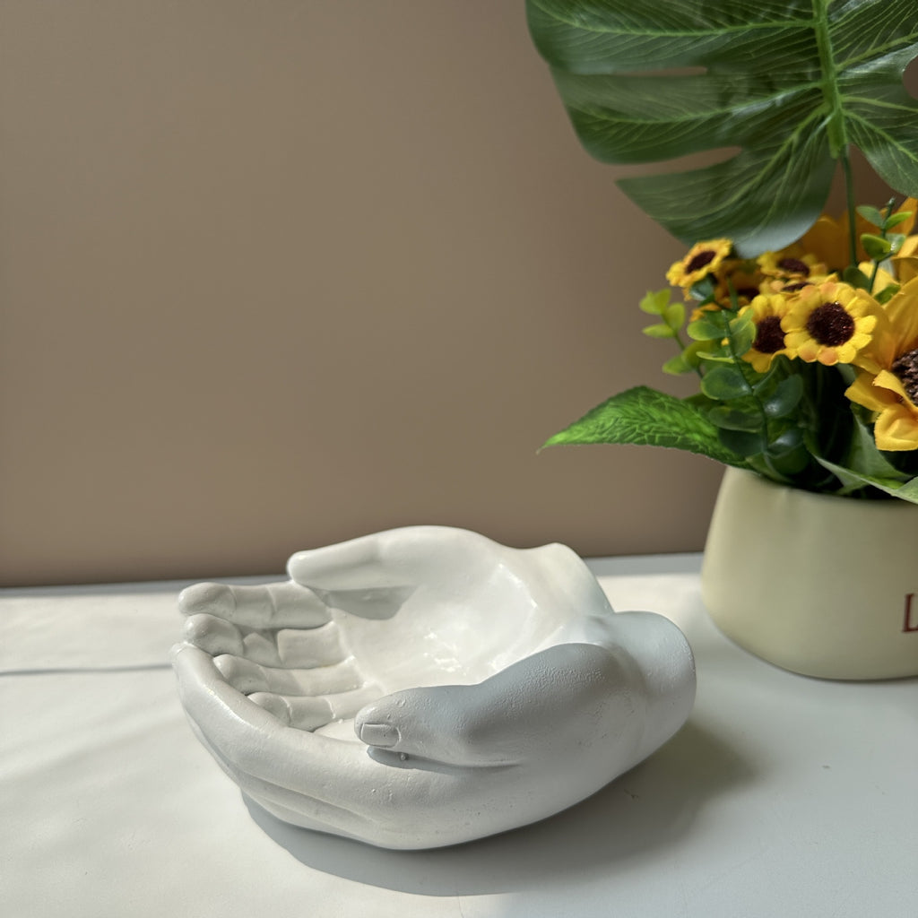 Vide-poche en forme de mains